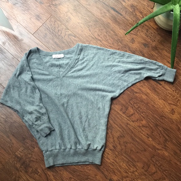 Forever 21 Grey V Neck Sweater Top - Picture 3 of 5